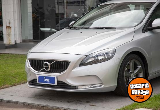 Autos - Volvo V40 T4 2.0 Momentum 2017 Nafta 33800Km - En Venta