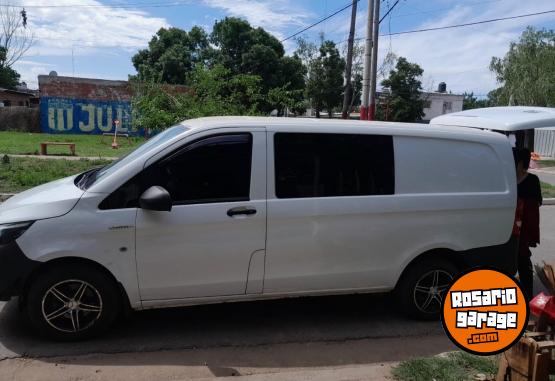 Utilitarios - Mercedes Benz Vito Mixta. 2017 Diesel 40500Km - En Venta