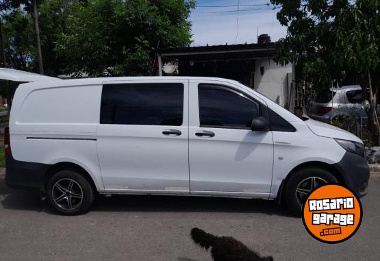 Utilitarios - Mercedes Benz Vito Mixta. 2017 Diesel 40500Km - En Venta