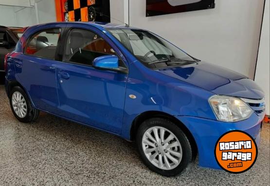 Autos - Toyota ETIOS XLS 2014 Nafta 87000Km - En Venta