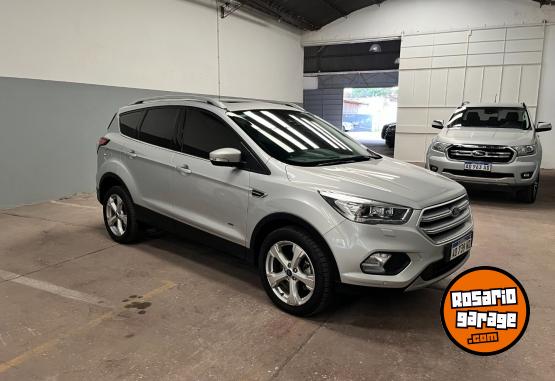 Camionetas - Ford KUGA TITANIUM 4X4 2019 Nafta 60000Km - En Venta