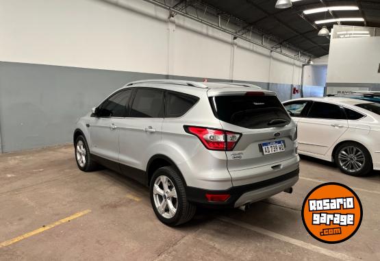 Camionetas - Ford KUGA TITANIUM 4X4 2019 Nafta 60000Km - En Venta