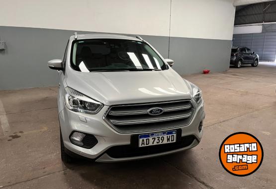 Camionetas - Ford KUGA TITANIUM 4X4 2019 Nafta 60000Km - En Venta