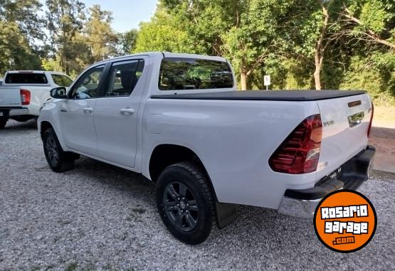 Camionetas - Toyota HILUX SR AT 0KM 2024 Diesel 0Km - En Venta