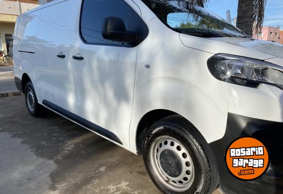 Utilitarios - Peugeot Expert 2021 Diesel 92000Km - En Venta