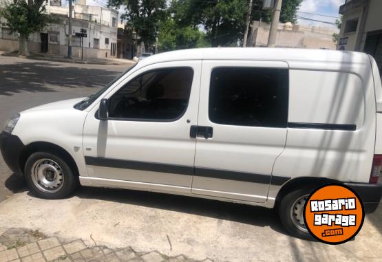 Utilitarios - Peugeot Partner 2017 Diesel 147000Km - En Venta