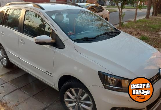 Autos - Volkswagen SURAN HIGHLINE 2015 Nafta 107000Km - En Venta