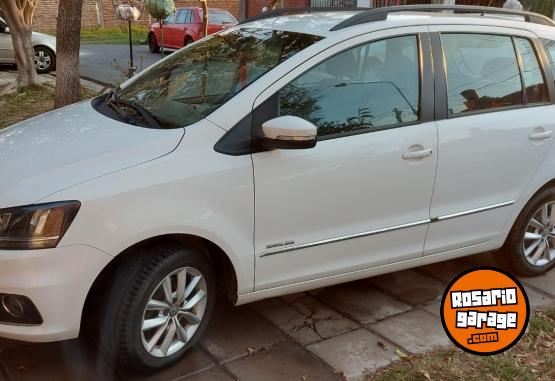 Autos - Volkswagen SURAN HIGHLINE 2015 Nafta 107000Km - En Venta