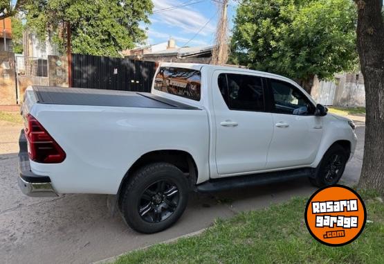 Camionetas - Toyota Hilux 2023 Diesel 19000Km - En Venta