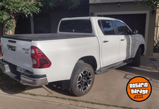 Camionetas - Toyota Hilux SRX 2023 Diesel 23800Km - En Venta