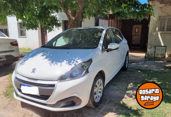 Autos - Peugeot 208 Active 2016 Nafta 122000Km - En Venta