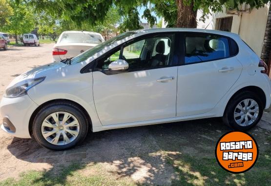 Autos - Peugeot 208 Active 2016 Nafta 122000Km - En Venta