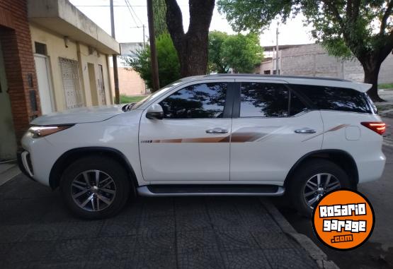 Camionetas - Toyota Hilux Sw4 2.8 tdi SRX at 2019 Diesel 15000Km - En Venta