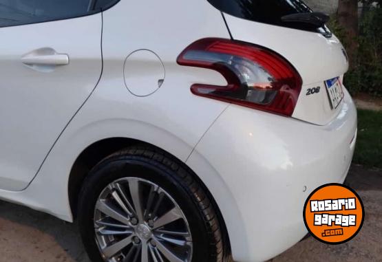 Autos - Peugeot 208 2016 Nafta 128000Km - En Venta