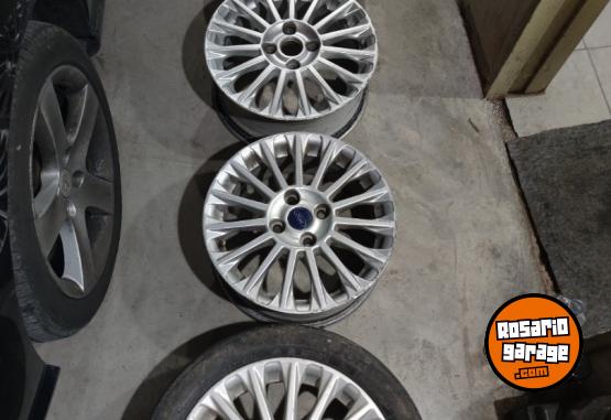 Accesorios para Autos - Llantas 16" Ford Fiesta Kinetic Originales Muy buenas $400.000. NO BAJO PRECIO. - En Venta