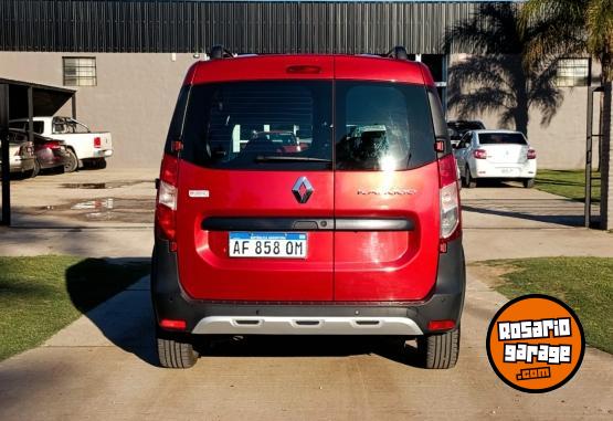 Utilitarios - Renault Kangoo Stepway 1.5 DCI 2023 Diesel 26000Km - En Venta