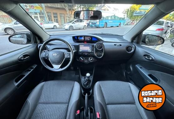 Autos - Toyota Etios XLS 2016 Nafta 90180Km - En Venta