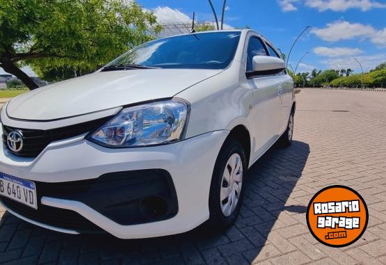 Autos - Toyota Etios xs 5p Mt6 2017 Nafta 112000Km - En Venta