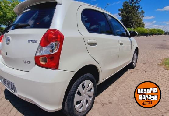 Autos - Toyota Etios xs 5p Mt6 2017 Nafta 112000Km - En Venta