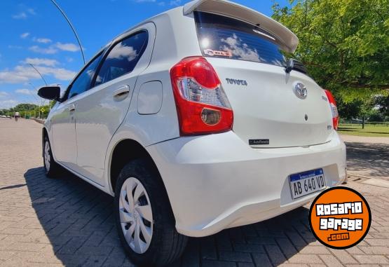 Autos - Toyota Etios xs 5p Mt6 2017 Nafta 112000Km - En Venta