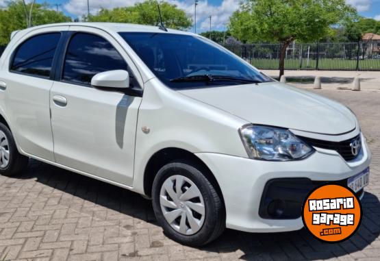 Autos - Toyota Etios xs 5p Mt6 2017 Nafta 112000Km - En Venta