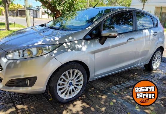 Autos - Ford Fiesta kinetic 2015 Nafta 120000Km - En Venta