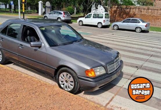 Autos - Mercedes Benz C 180 1995 Nafta 2000Km - En Venta