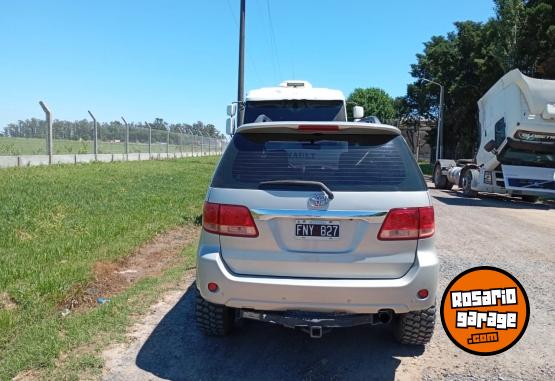 Camionetas - Toyota SW4 4X4 SRV 3.0 TDI 2006 Diesel 111Km - En Venta