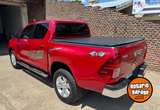 Camionetas - Toyota Hilux Sr 2017 Diesel 81000Km - En Venta