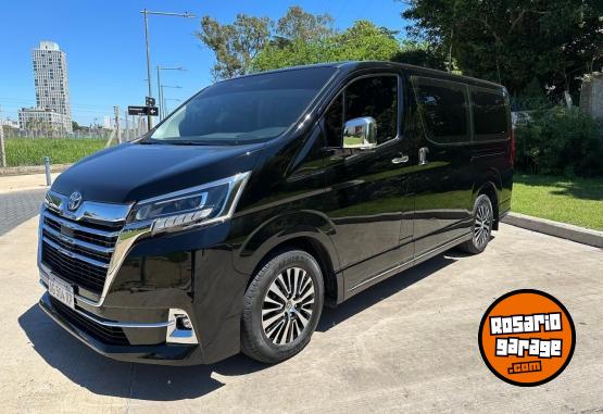 Utilitarios - Toyota HIACE 2024 Diesel 3700Km - En Venta