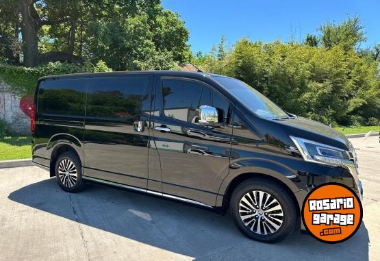 Utilitarios - Toyota HIACE 2024 Diesel 3700Km - En Venta