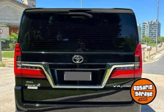 Utilitarios - Toyota HIACE 2024 Diesel 3700Km - En Venta