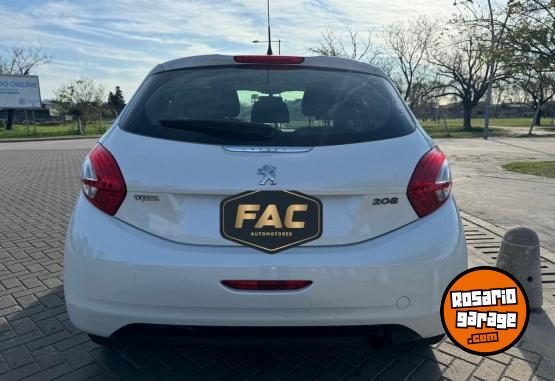 Autos - Peugeot 208 ALLURE NAV 2014 Nafta 119000Km - En Venta