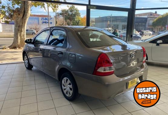 Autos - Toyota Etios X 2018 Nafta 75000Km - En Venta