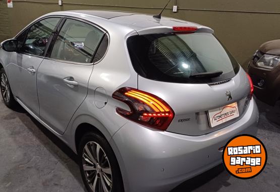 Autos - Peugeot 208 2017 Nafta 90000Km - En Venta