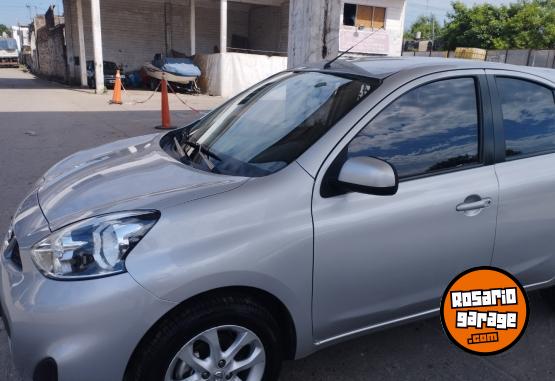 Autos - Nissan March esence 2017 Nafta 60000Km - En Venta