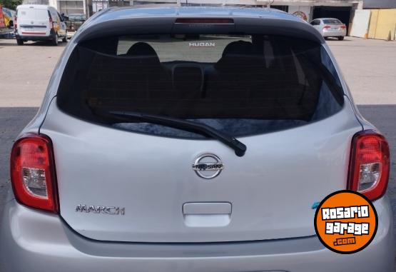 Autos - Nissan March esence 2017 Nafta 60000Km - En Venta