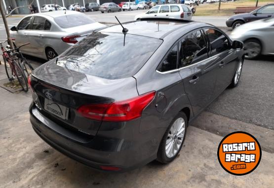 Autos - Ford Focus Titanium 2017 Nafta 102000Km - En Venta