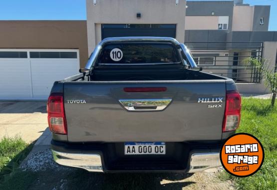 Camionetas - Toyota HILUX 4X4 SRX 4X4 AUTOMAT 2016 Diesel 130000Km - En Venta