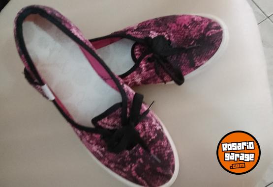 Indumentaria - Zapatillas acordonadas mujer - En Venta