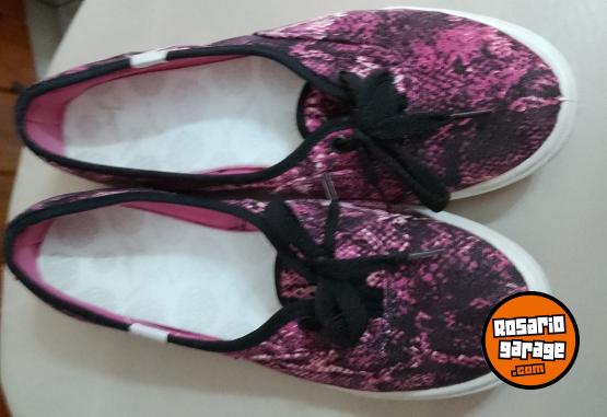 Indumentaria - Zapatillas acordonadas mujer - En Venta