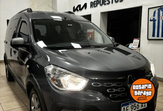 Utilitarios - Renault Kangoo Stepway SCE 2023 Nafta 27000Km - En Venta