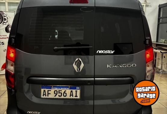 Utilitarios - Renault Kangoo Stepway SCE 2023 Nafta 27000Km - En Venta