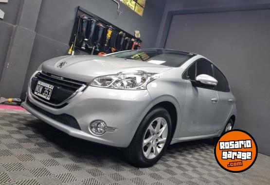 Autos - Peugeot 208 2014 Nafta 90000Km - En Venta