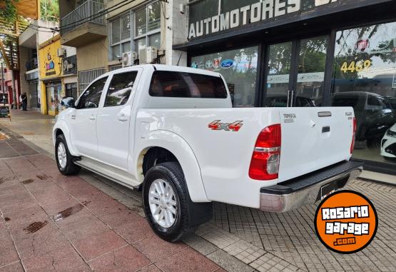 Camionetas - Toyota Hilux srv 2014 Diesel 154000Km - En Venta