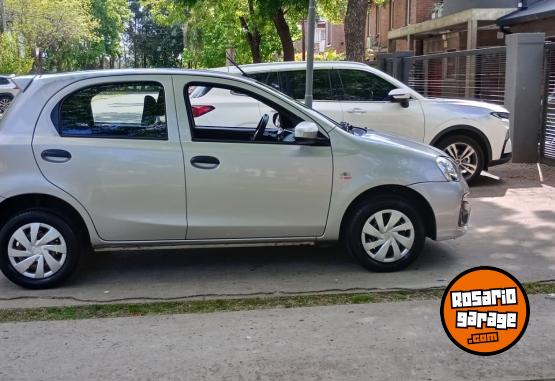 Autos - Toyota Etios x 2020 Nafta 75000Km - En Venta