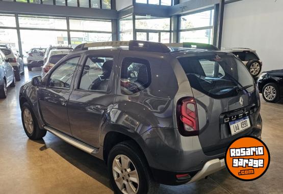 Camionetas - Renault DUSTER PRIVILEGE 1.6N NAV 2015 GNC 125000Km - En Venta