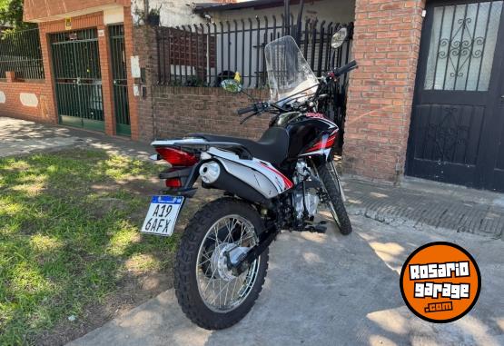 Motos - Corven TRIAX 150 2023 Nafta 3000Km - En Venta