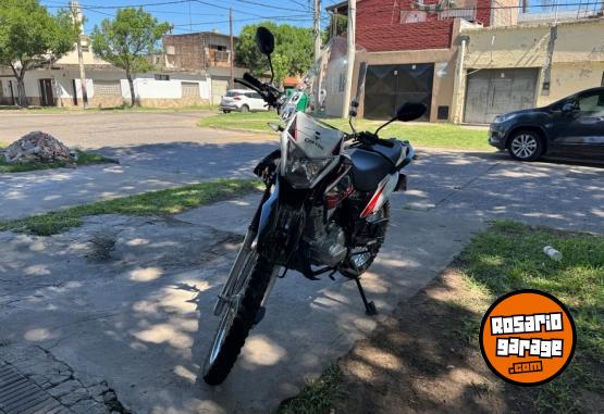 Motos - Corven TRIAX 150 2023 Nafta 3000Km - En Venta