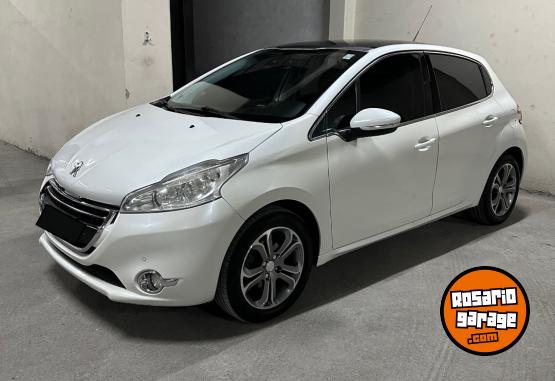 Autos - Peugeot 208 2015 Nafta 156000Km - En Venta